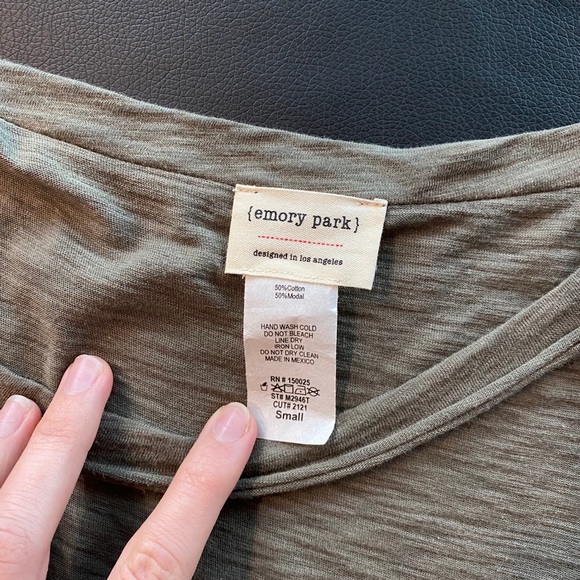 Boutique Cut Out T-Shirt - Emory Park - Picture 4 of 4